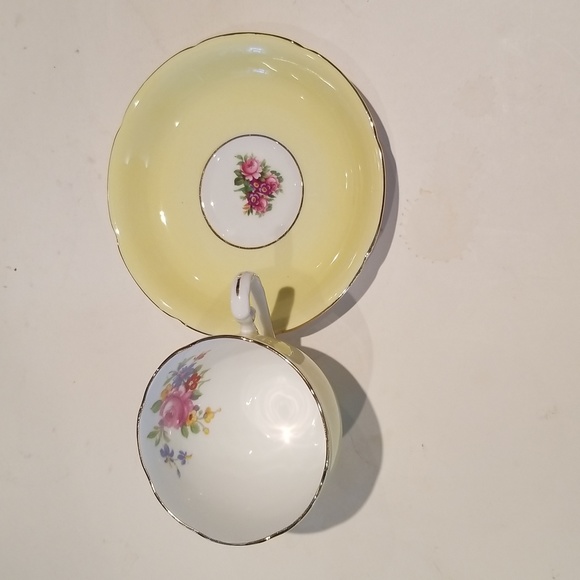 Royal Grafton  Bone china VINTAGE TEA CUP AND SAUCE - Picture 2 of 12